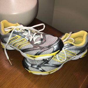 Adidas cool tennis shoes size 6!